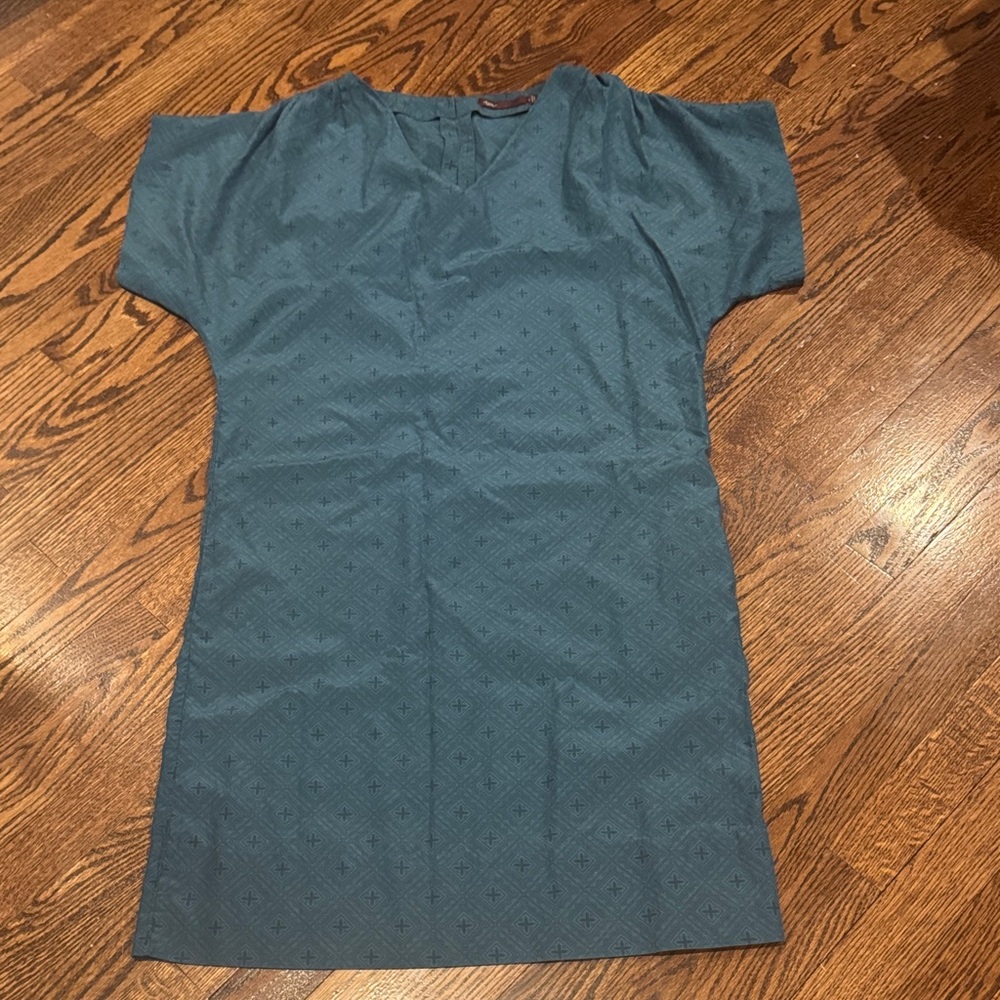 Tea Collection dress 55% Silk 45% Cotton teal with a subtle print